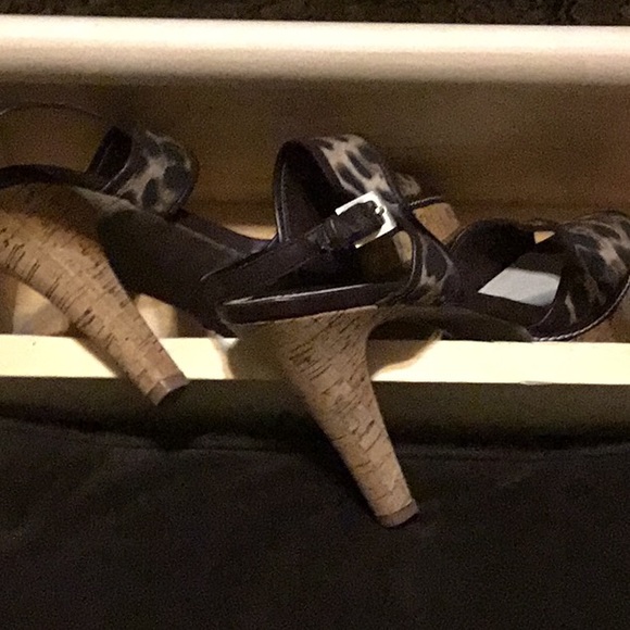 Shoes - Picture 4 of 8